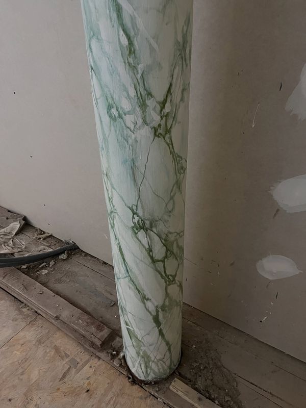 Colonne veinée, détail
